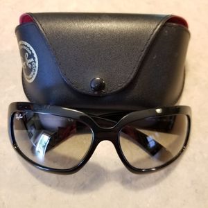 RAY-BAN Womens Sunglasses Black - case included